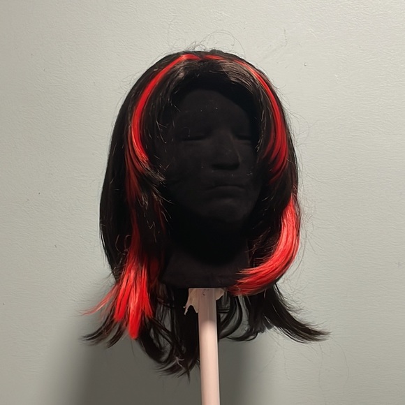 Cosplay red and black 2 piece wig - Picture 6 of 12